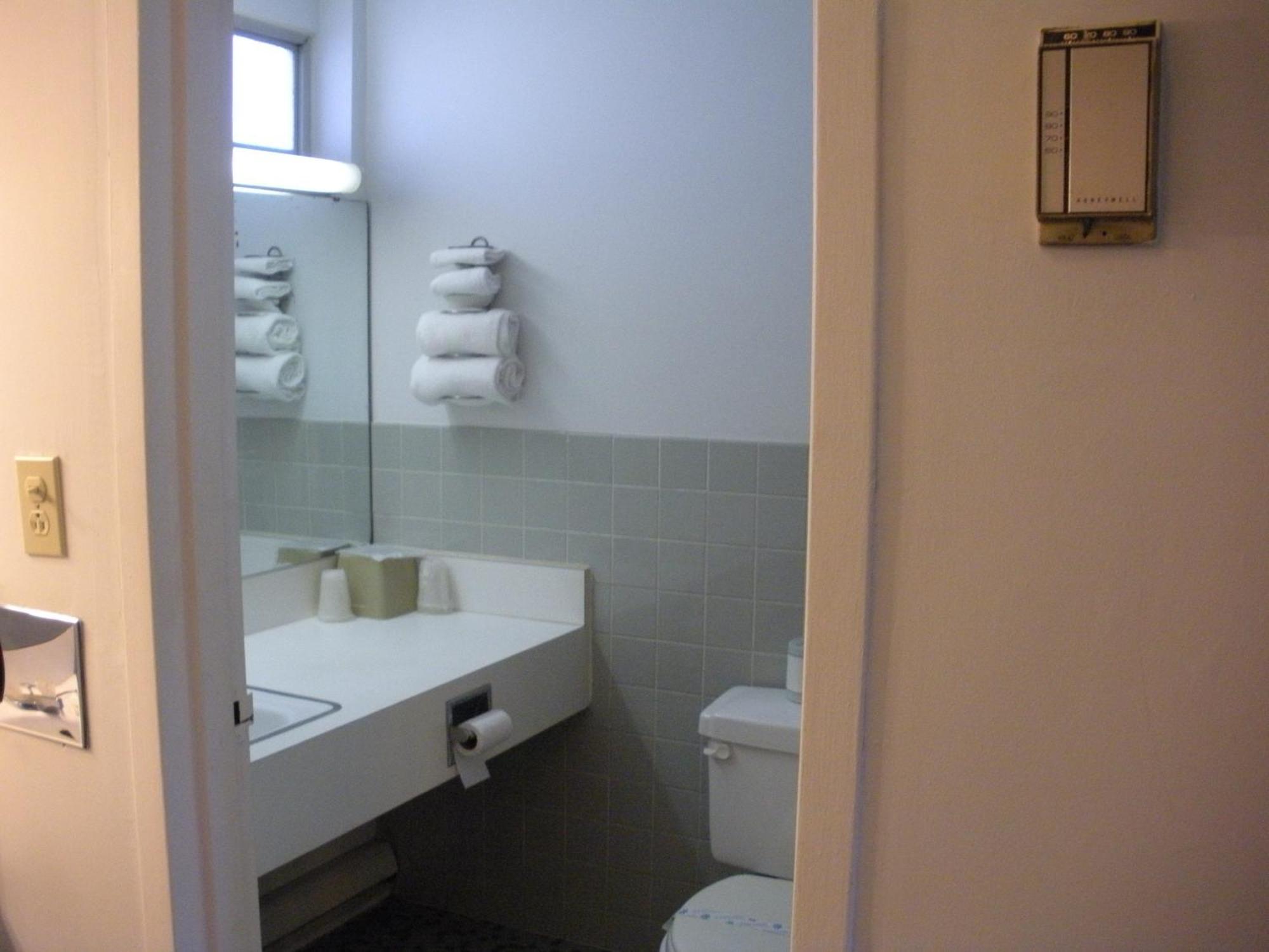 Kings Inn Cleveland Strongsville Extérieur photo