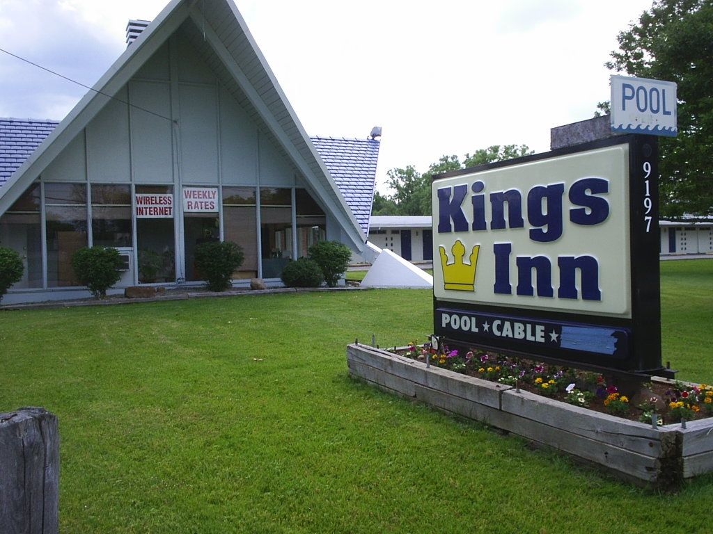Kings Inn Cleveland Strongsville Extérieur photo